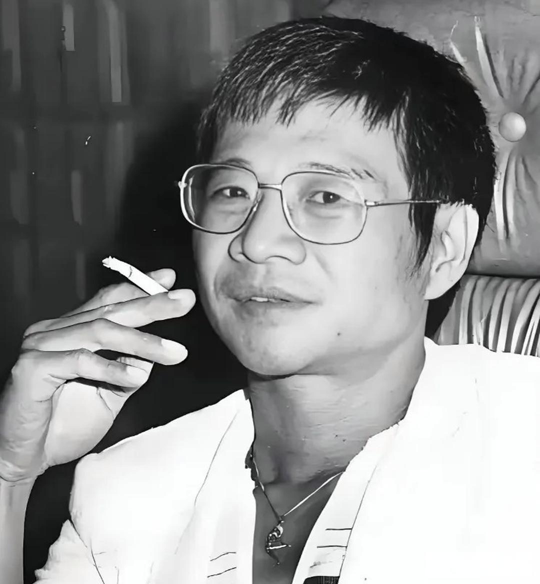 1957年，22岁的倪匡还是内蒙古劳改支队的一名公安干警，平日里养狼狗、好动爱闹