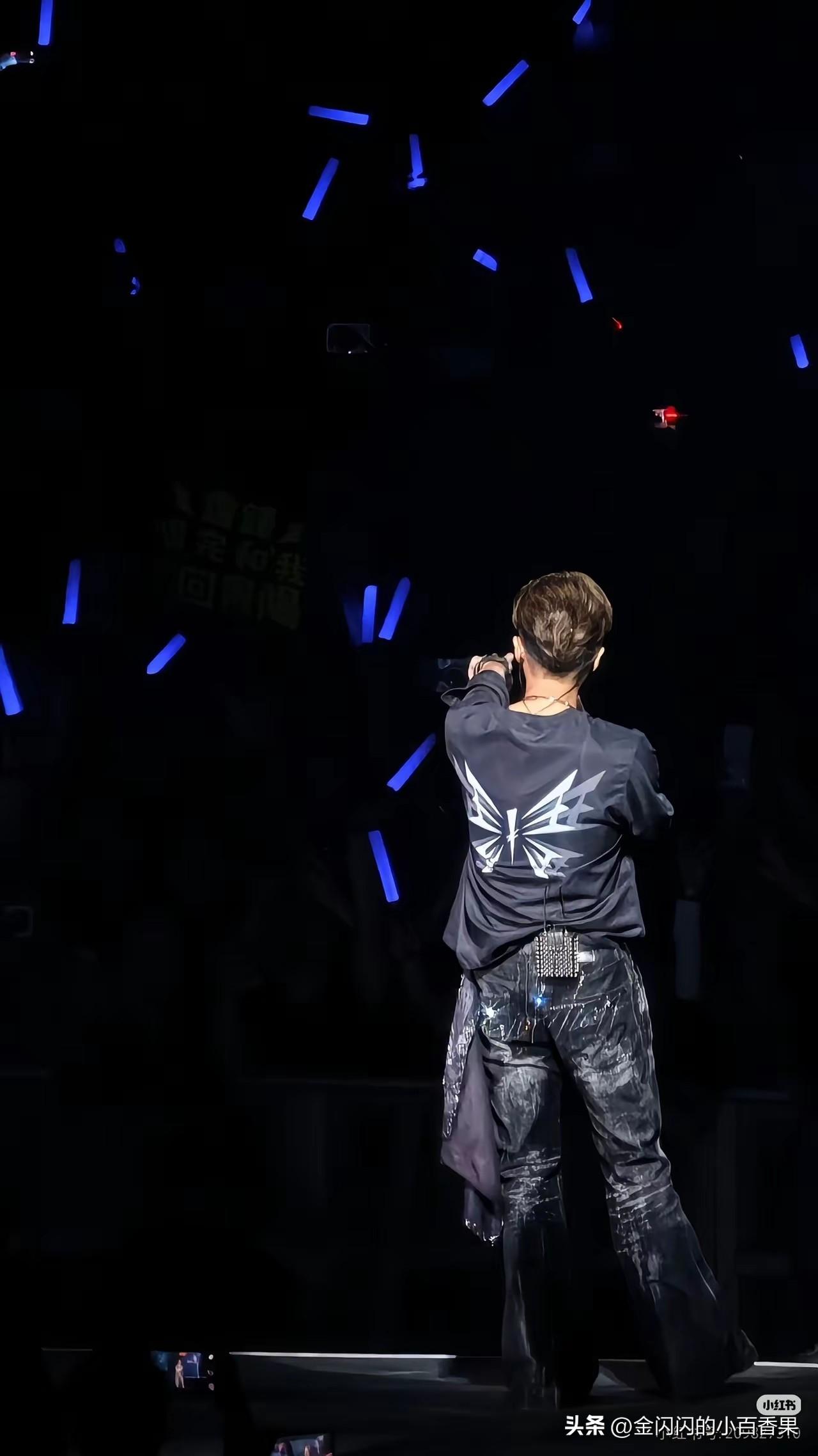 谢霆锋刻入肌肤的浪漫：以“王”字成蝶，藏二十秘密。他年少成名，桀骜不驯，叛逆少年