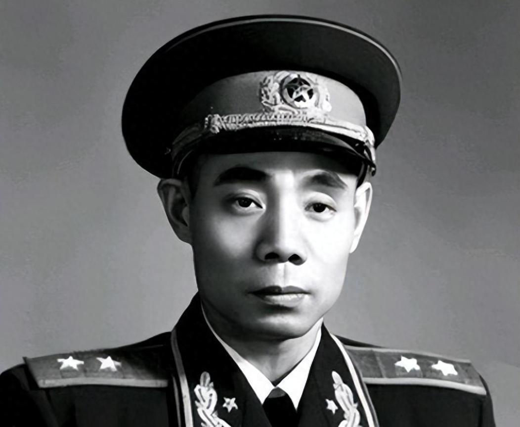 1955年授衔时，丈夫被评为中将军衔妻子觉得太低，丈夫生气表示自己并非为了升官发