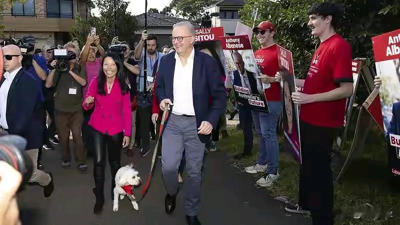 澳大利亚工党获胜了，阿尔巴尼斯的总理之位也稳固下来。工党执政的这三年间，澳大利亚