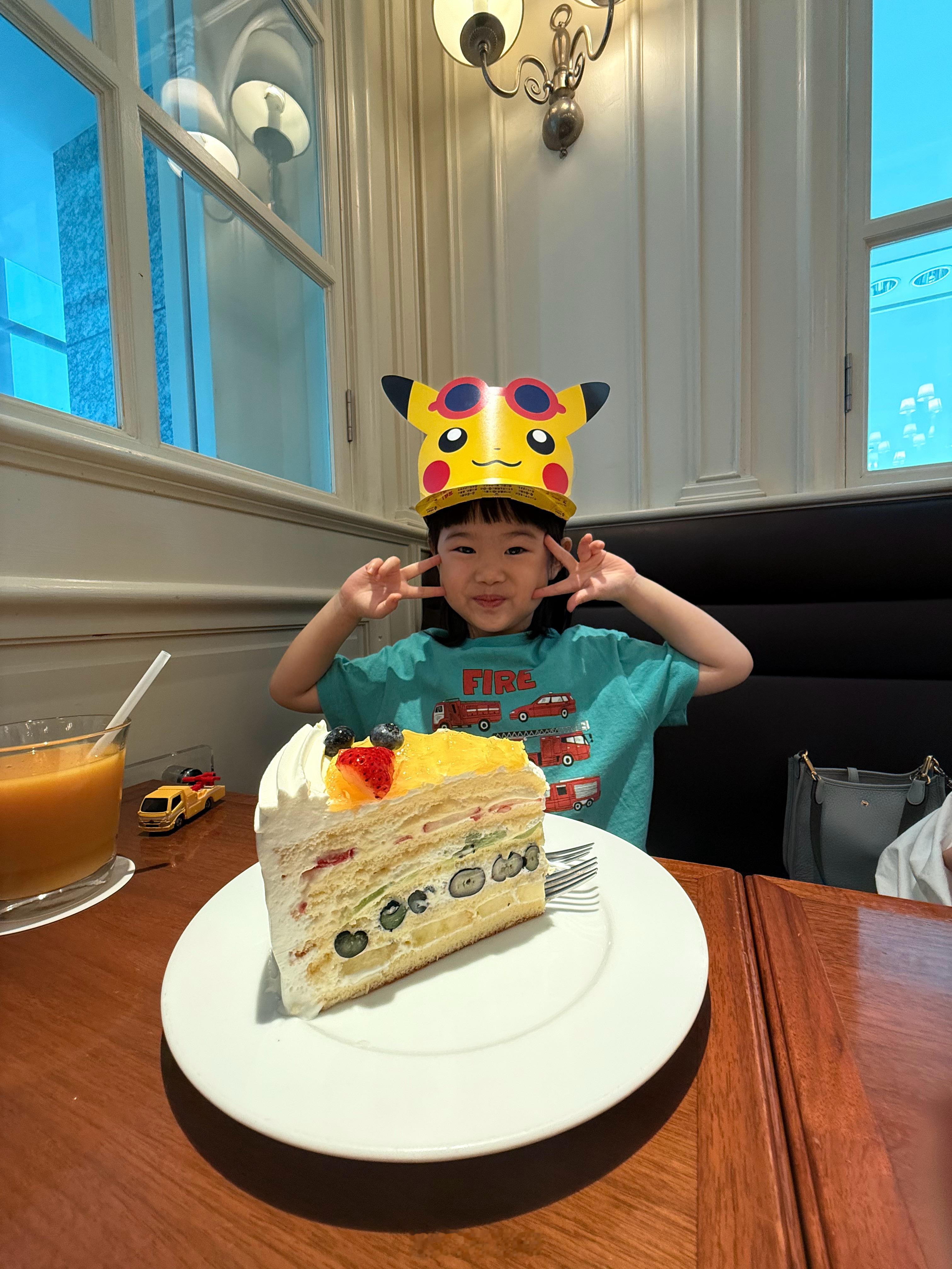 恩姐四岁啦～～～日子过得太快了，感觉瞬息间就该上小学了[允悲]  ​​​