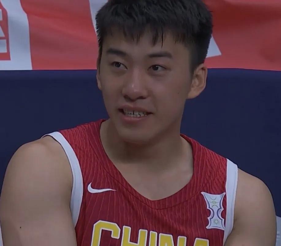 淘汰赛迎战韩国，中国男篮需要注意以下几点！
首先，要严防韩国队的外线投篮，从比赛