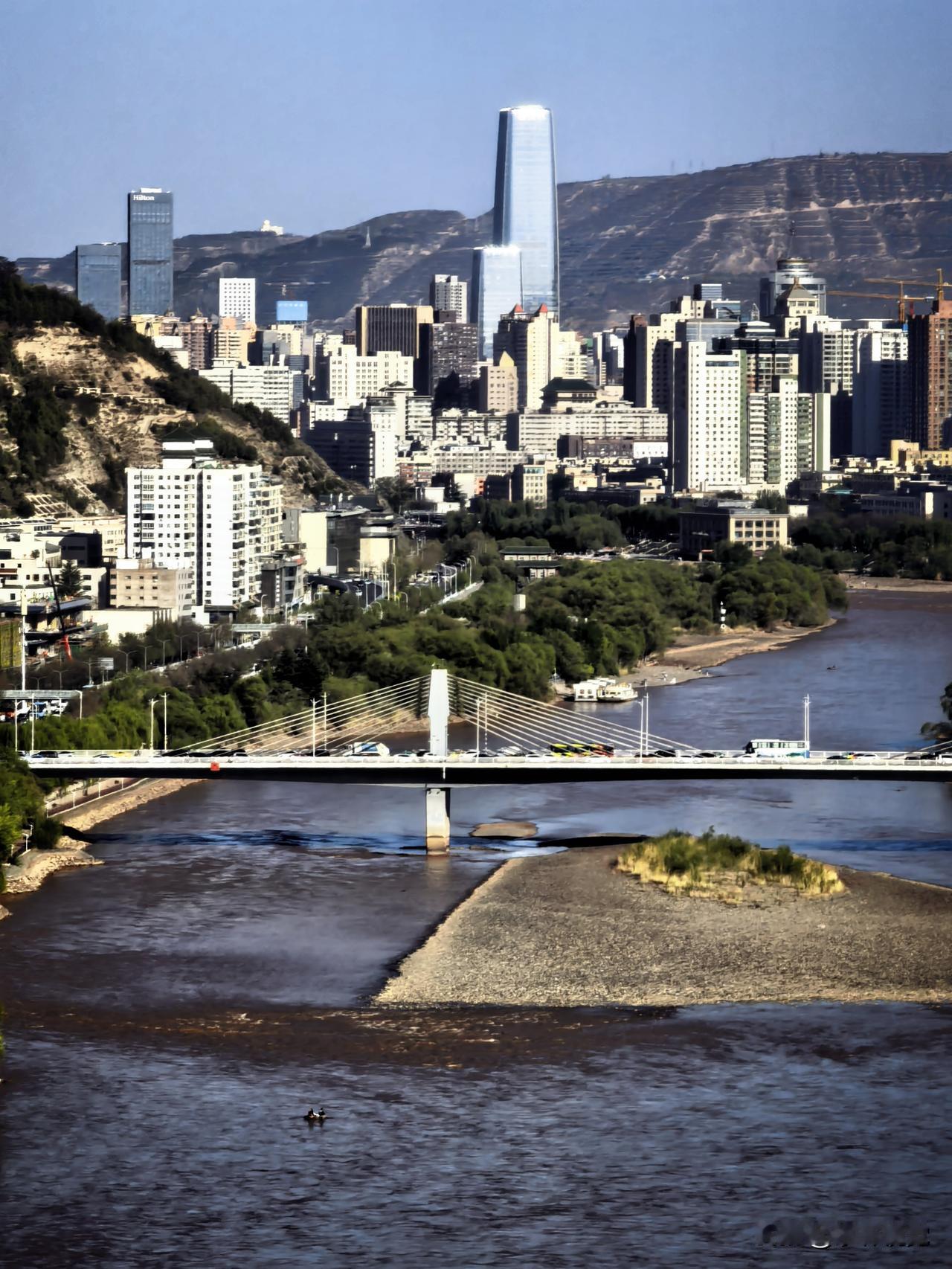 西部摄影 手机摄影 兰州的春天，总绕不开黄河。它从远方奔涌而来，裹着黄土高原的气