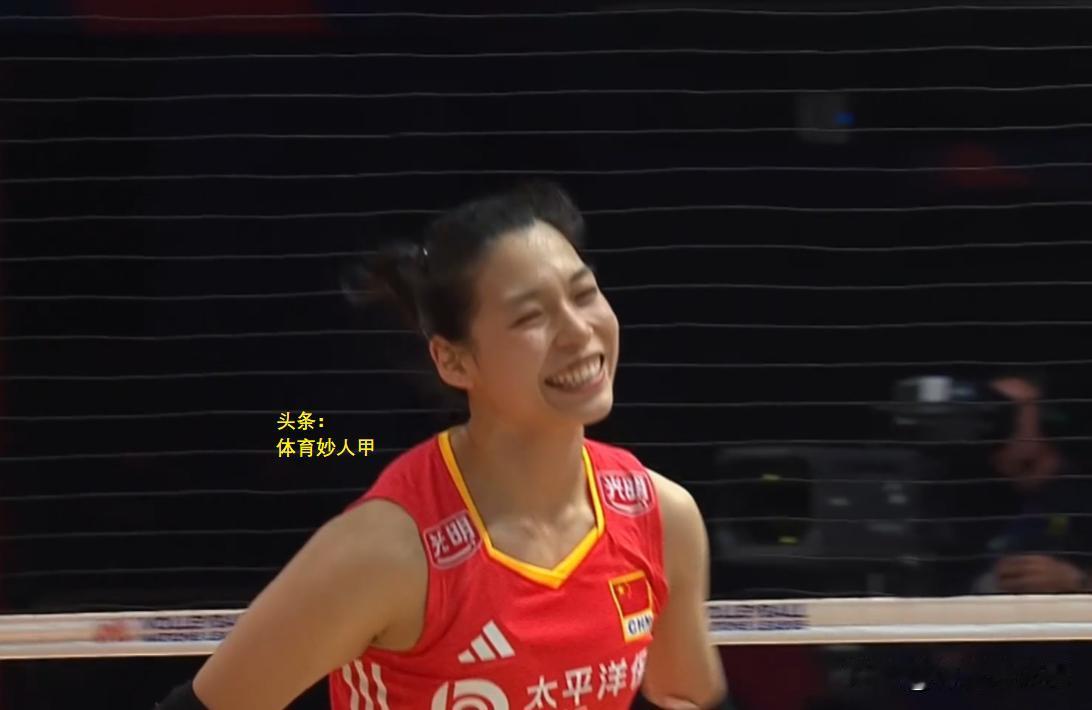 中国女排，爱笑的女孩庄宇珊，运气不会差！
面对着法国女排，庄宇珊砍下了15分，昨