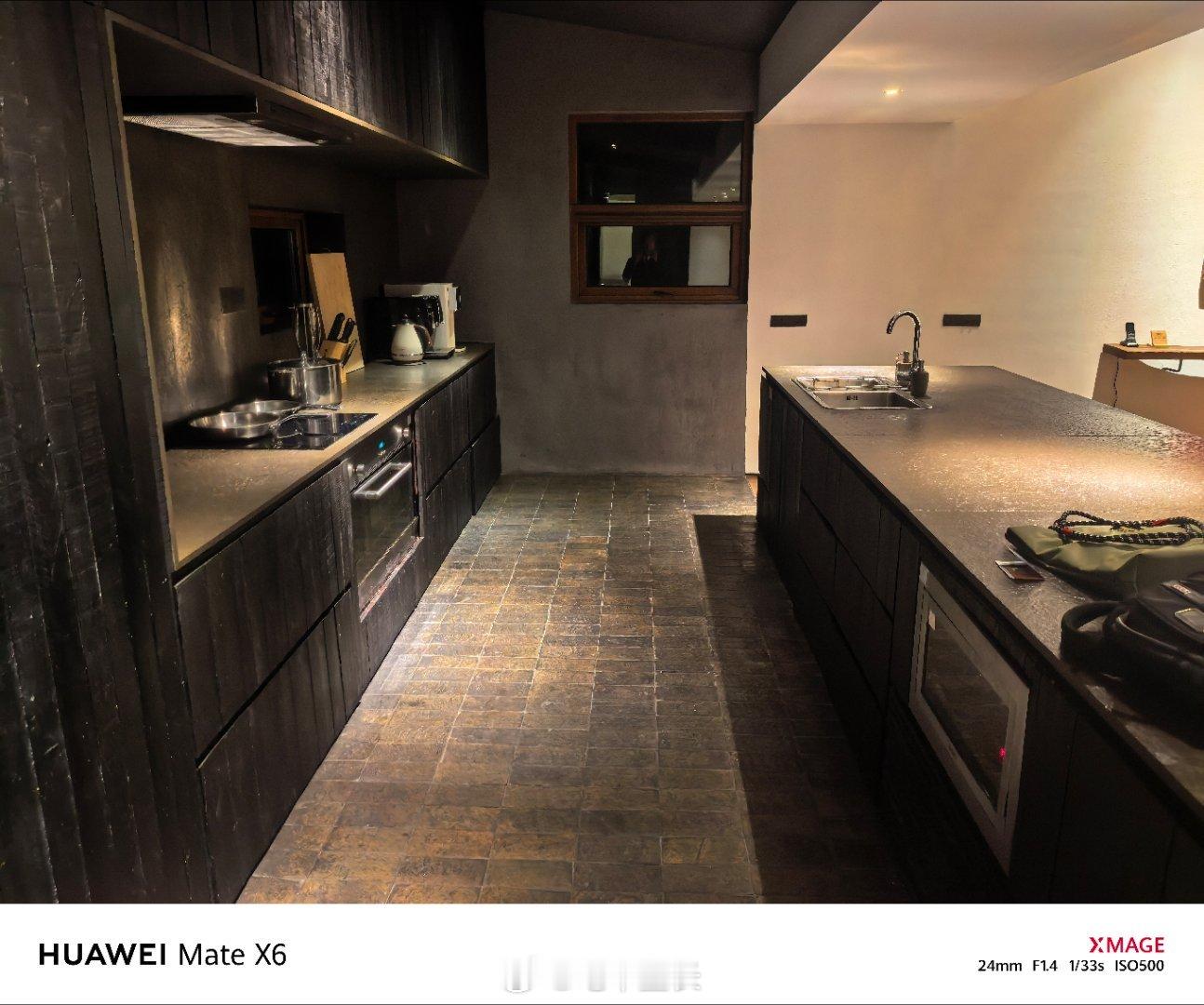 睡了个一万多一晚上的山顶别墅，感受就是比500块的确实睡得香点，就是这大雾下雨的