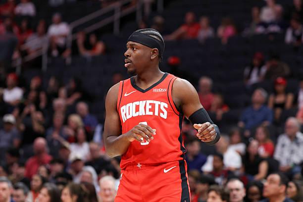 霍勒迪之前在火箭绝杀热火的比赛中的正负值+12，在火箭输公牛的比赛中的正负值高达