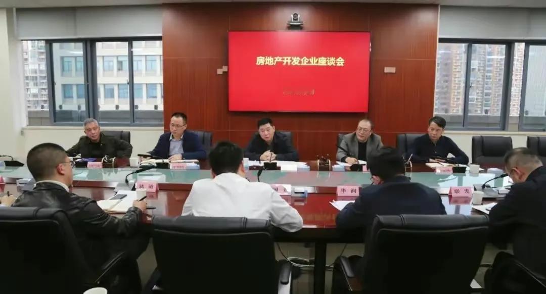 厦门住房局也开始召集房企开会了，共有万科、龙湖、中骏、万泰、保利、中海、华润、招