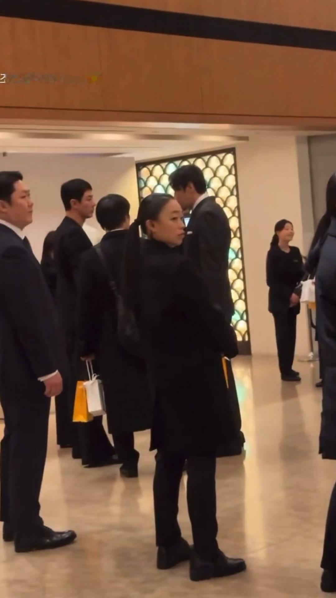 赵寅成参加金宇彬申敏儿婚礼了！！！我们赵line到齐！！！！赵寅成参加金宇彬申敏