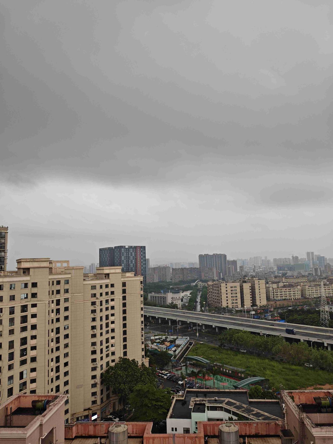 我的今日状态：😁轻松愉快
我这里的天气：🌧下雨深今天阴天有雨气温24度到29