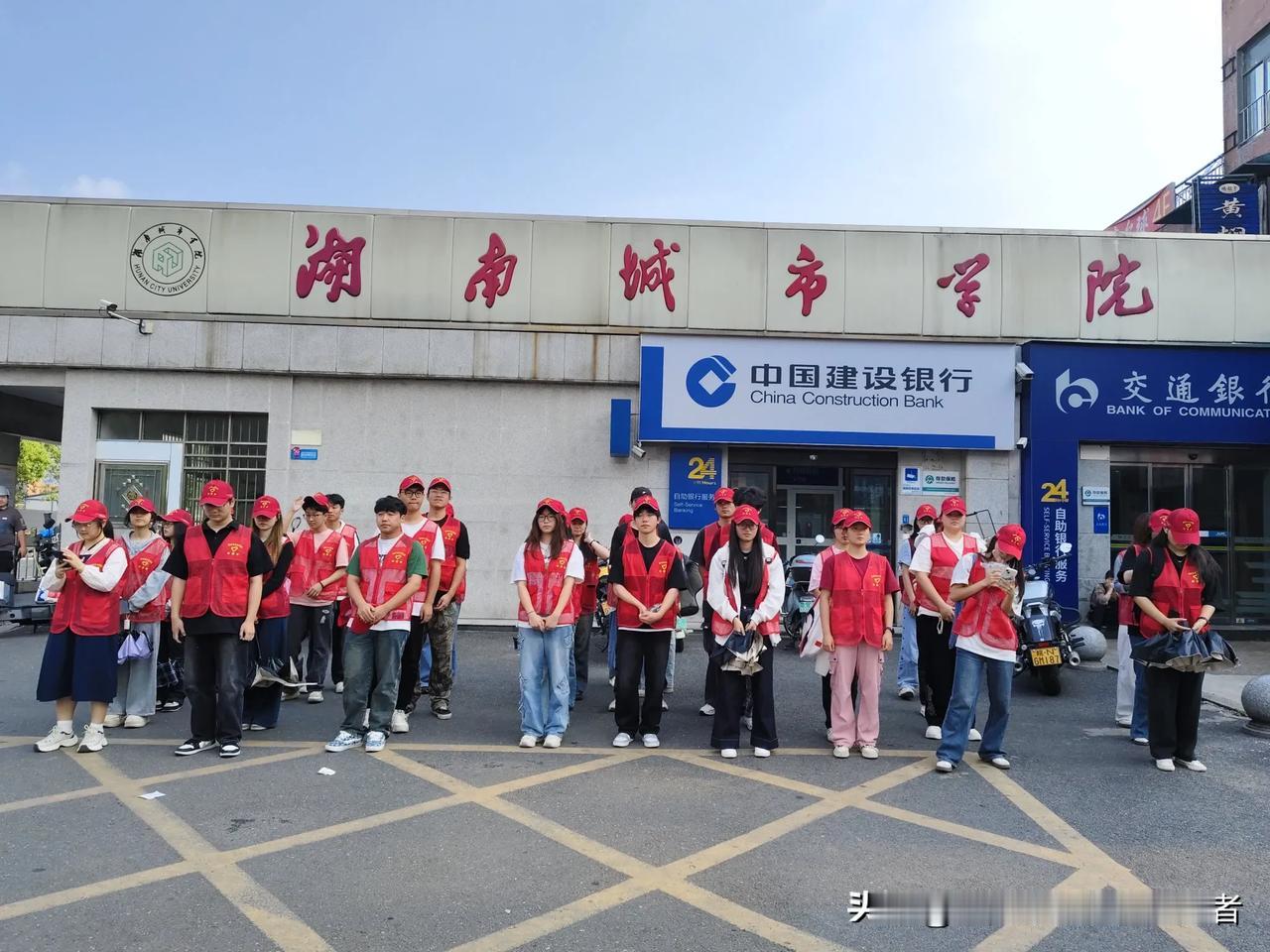 青春志愿行，文明交通“驶”出来！

4月28日下午，益阳市东部新区志愿者协会组织
