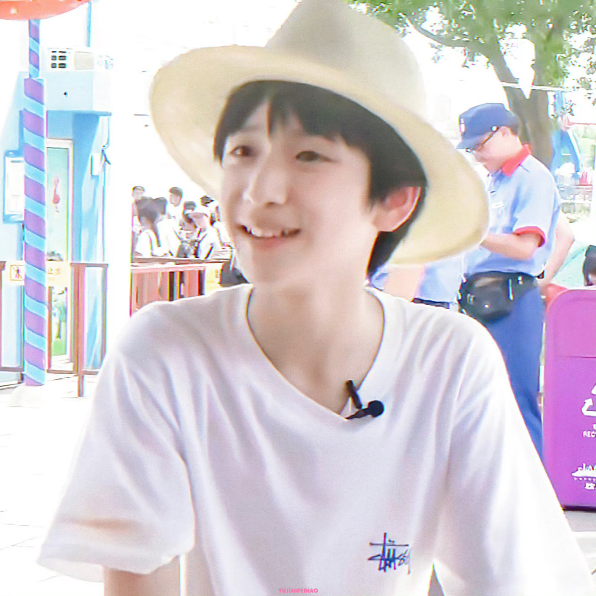 严浩翔 ❤️严浩翔高露洁品牌代言人 ❤️严浩翔 极限挑战  “秋枫揉碎月光藏下万