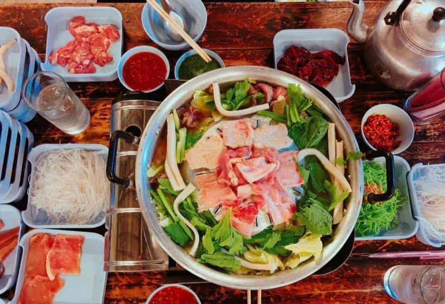 老挝🇱🇦
烤肉（SEEN DAAD ）
在老挝晚上想和朋友聚餐一定要想到SE