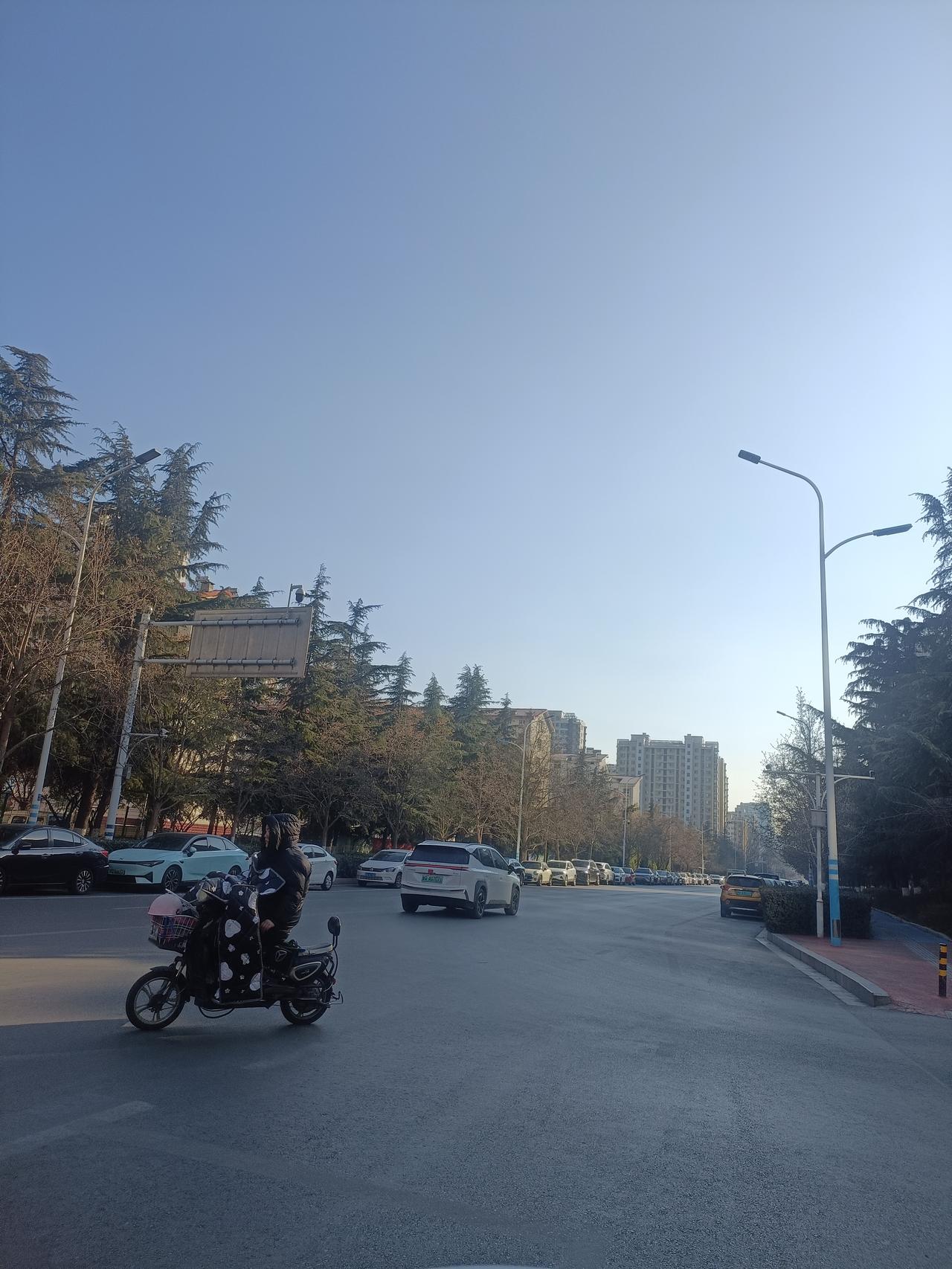 AI技术爆发式应用：从年初的DeepSeek大模型引爆成本范式，到年底的巨头并购