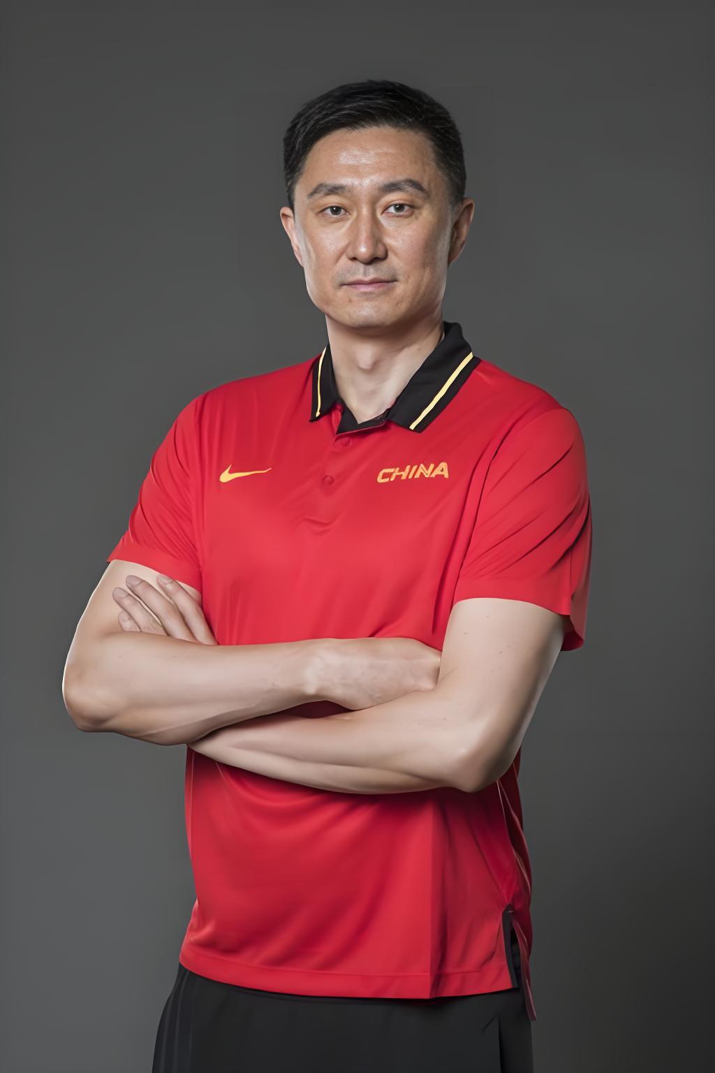 中国男篮现役最强的四条线人选，竟没一人入选国家队。
        首先讲教练线