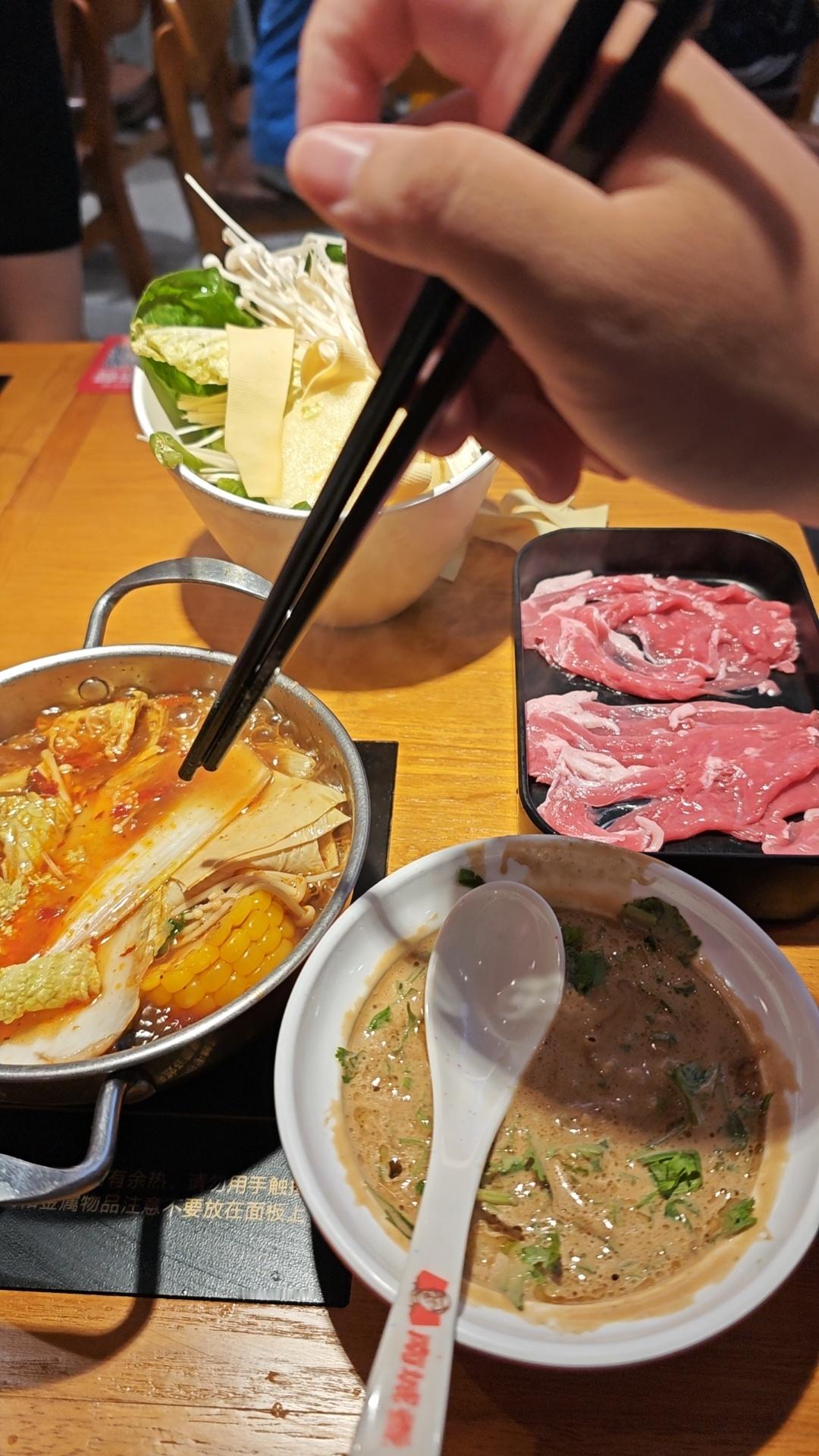 南城香39块8的小火锅套餐，让我想起了小时候吃呷哺的快乐。 ​​​