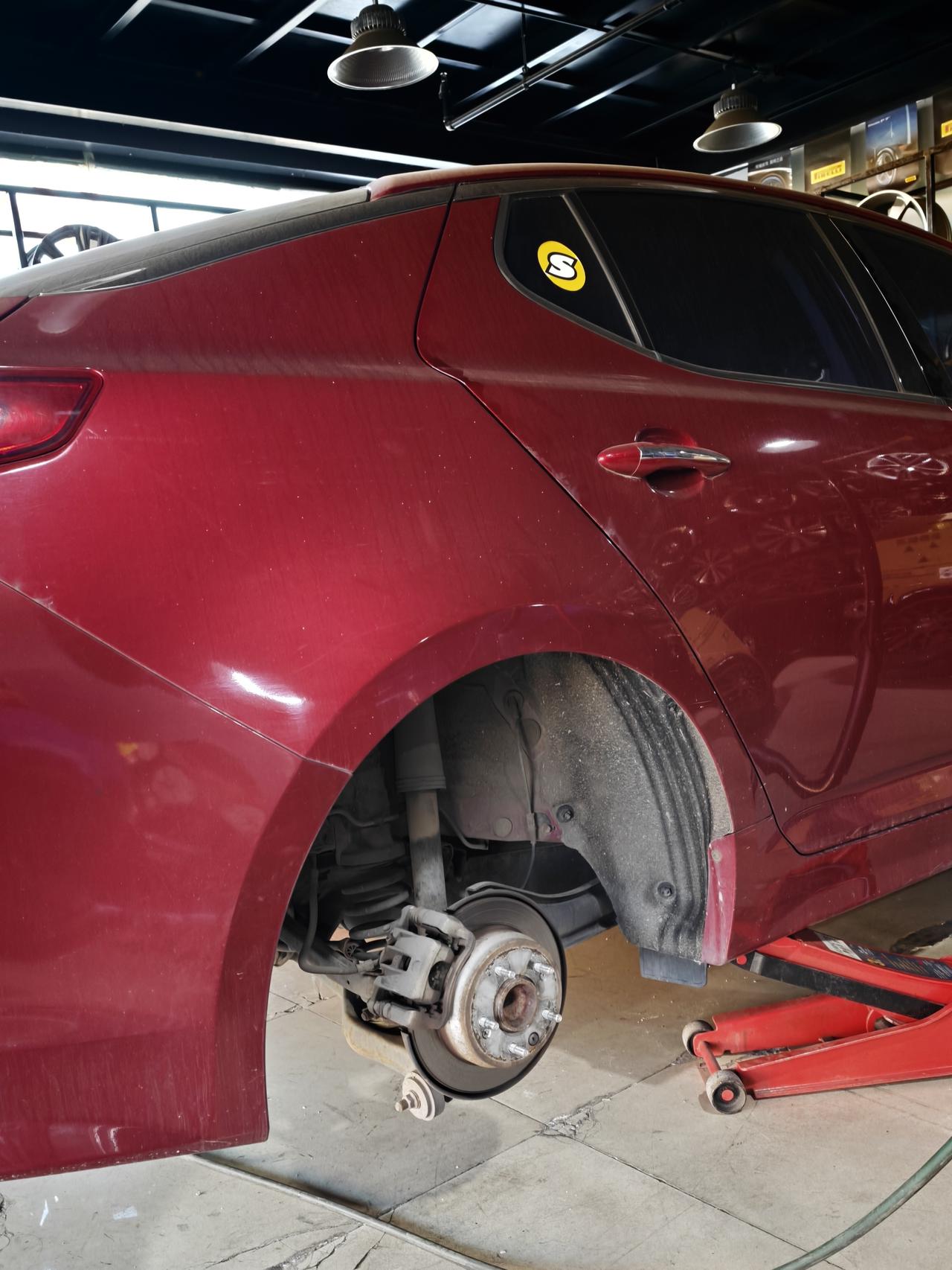 由于车上使用的倍耐力防爆胎，亏气看不出来，也怪自己粗心大意，很长时间没查过胎压，