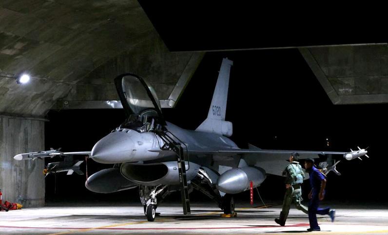 台湾防卫部门负责人顾立雄11月3日表示，台湾向美国购买的66架F-16V战机，目