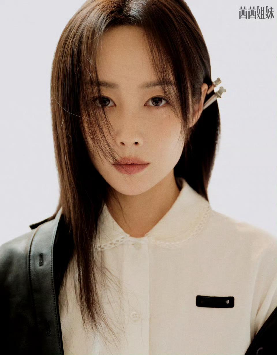 李纯茜茜姐妹杂志封面大片 摄影|邵迪 ​​​