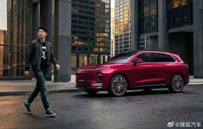 【星途EX7首车量产下线】新车定位为一款中大型SUV，采用极简风格的前脸，长宽高