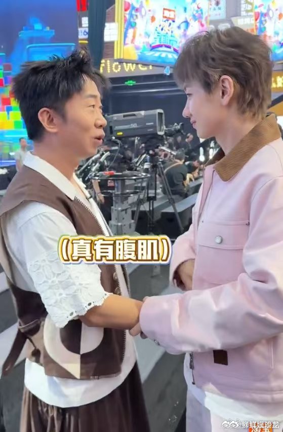 汪苏泷不白练都不白练你好星期六 谁还没看在好六街的精彩表现？见面先“检阅”肌肉腹