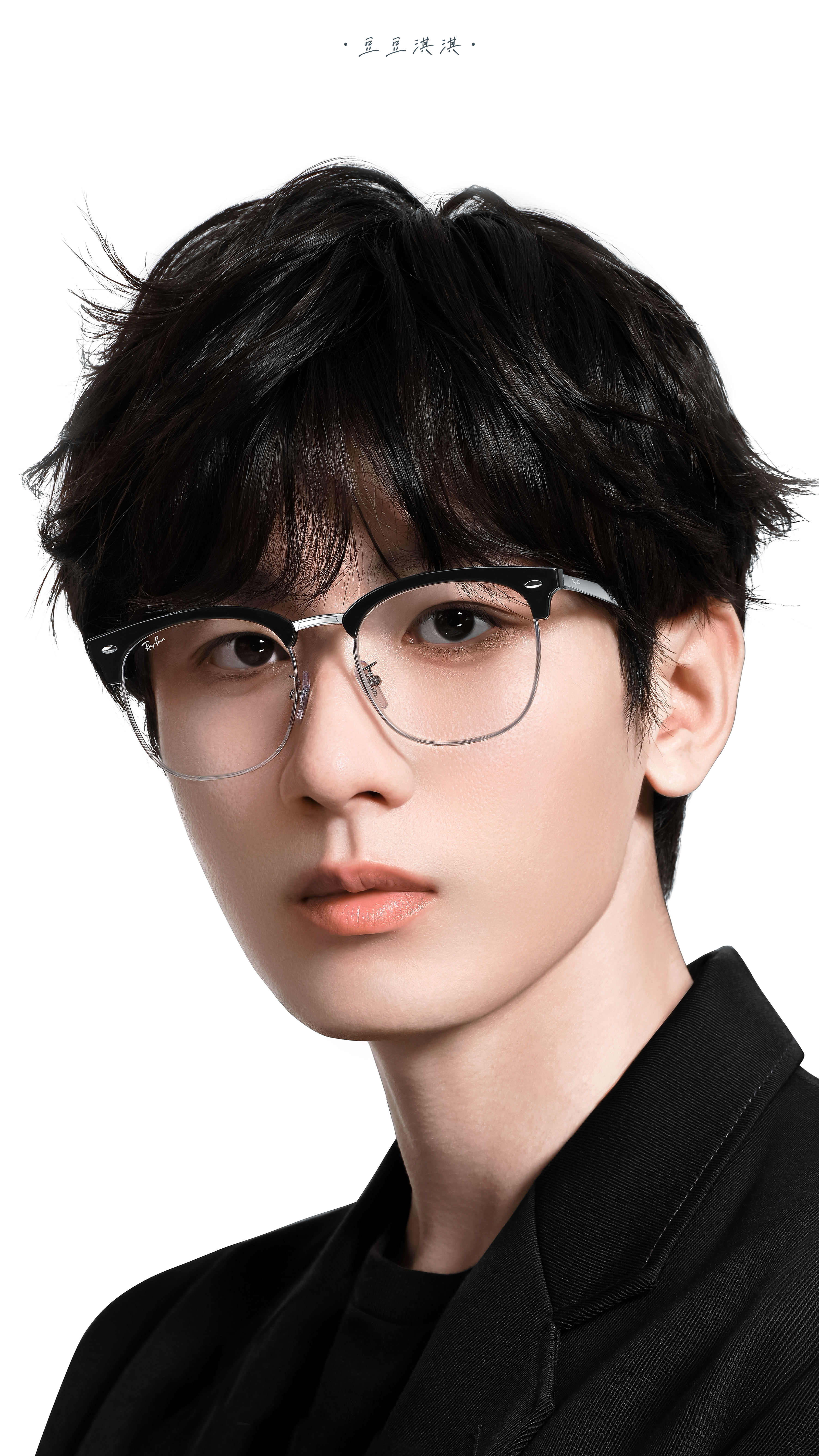 夜晚是一本厚厚的书风替你翻到了最安静的那一页你闭上眼睛就成了书里最温柔的字梦会轻