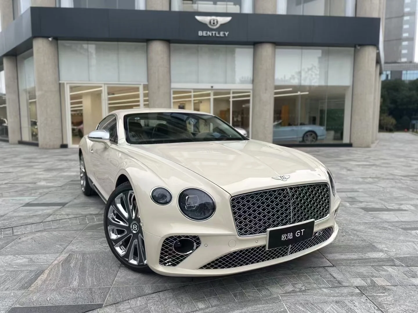 24款宾利欧陆欧陆 GT Mulliner V8大师版 木