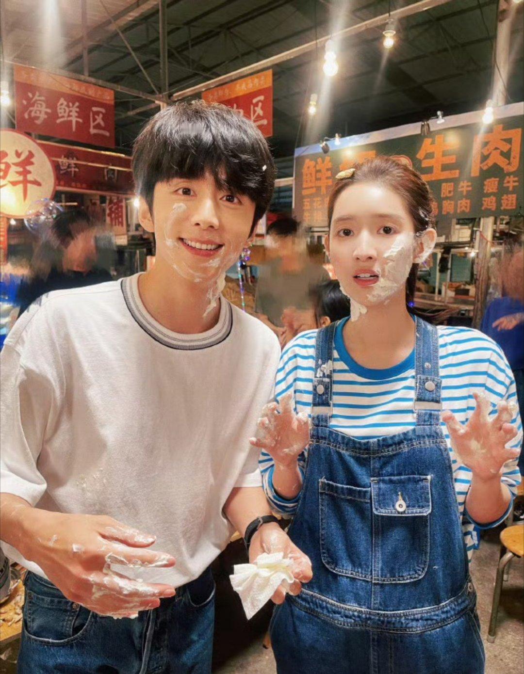 王玉雯回复张新成发给你妈妈了哈哈哈谁不羡慕这样的友谊！两位的友谊天长地久