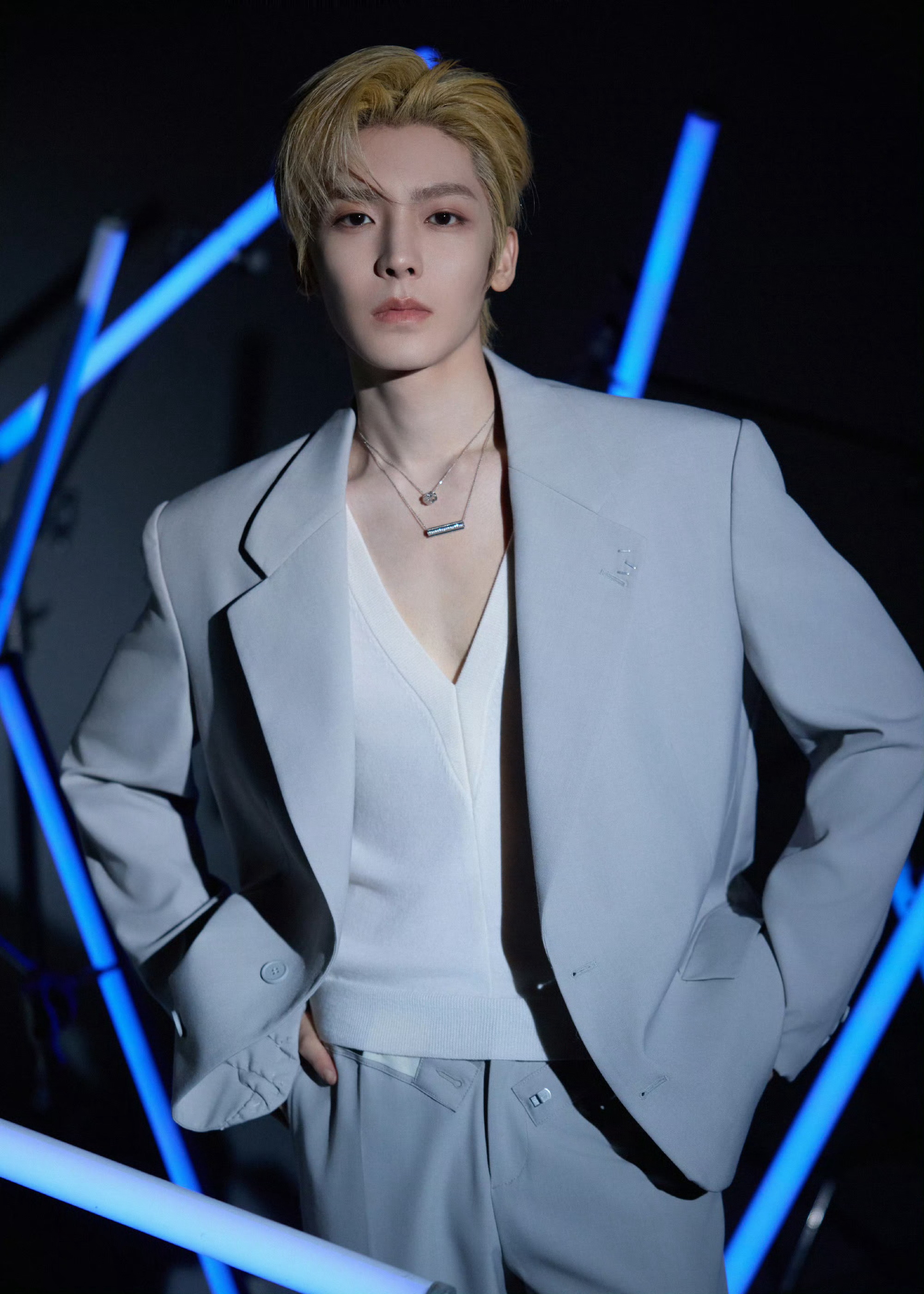| 侯明昊雀骨 | 侯明昊萧无衣 | 侯明昊 我在黄昏上写一封书信，载着落日的余