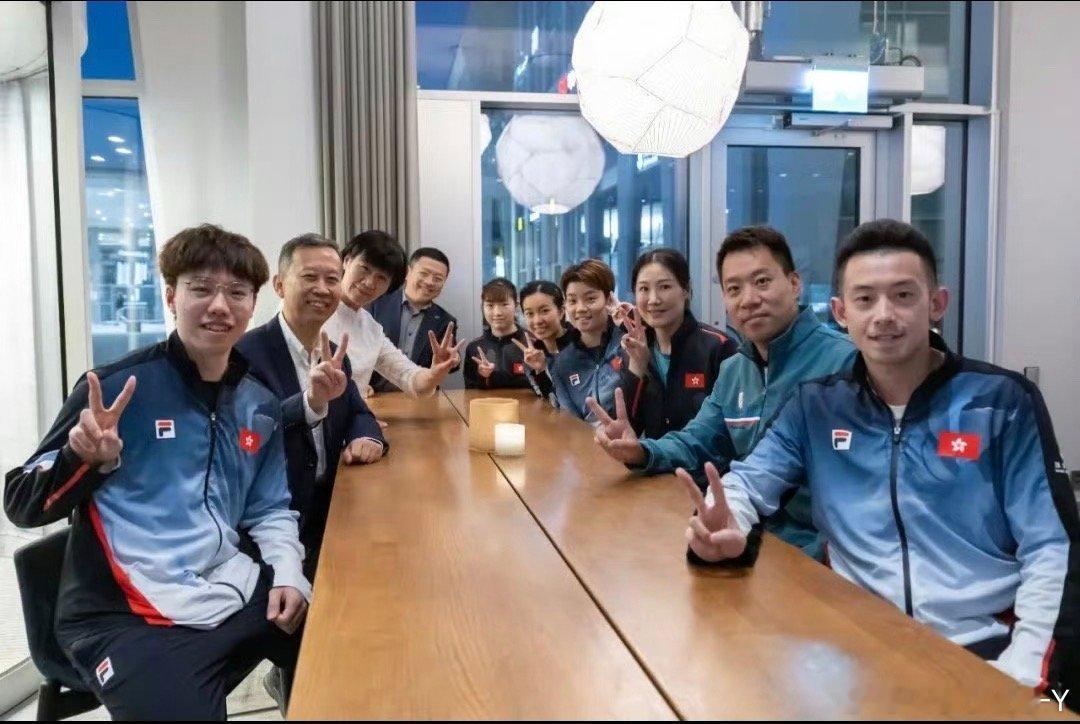 中国驻瑞典大使崔爱民慰问中国香港乒乓球队 ​​​