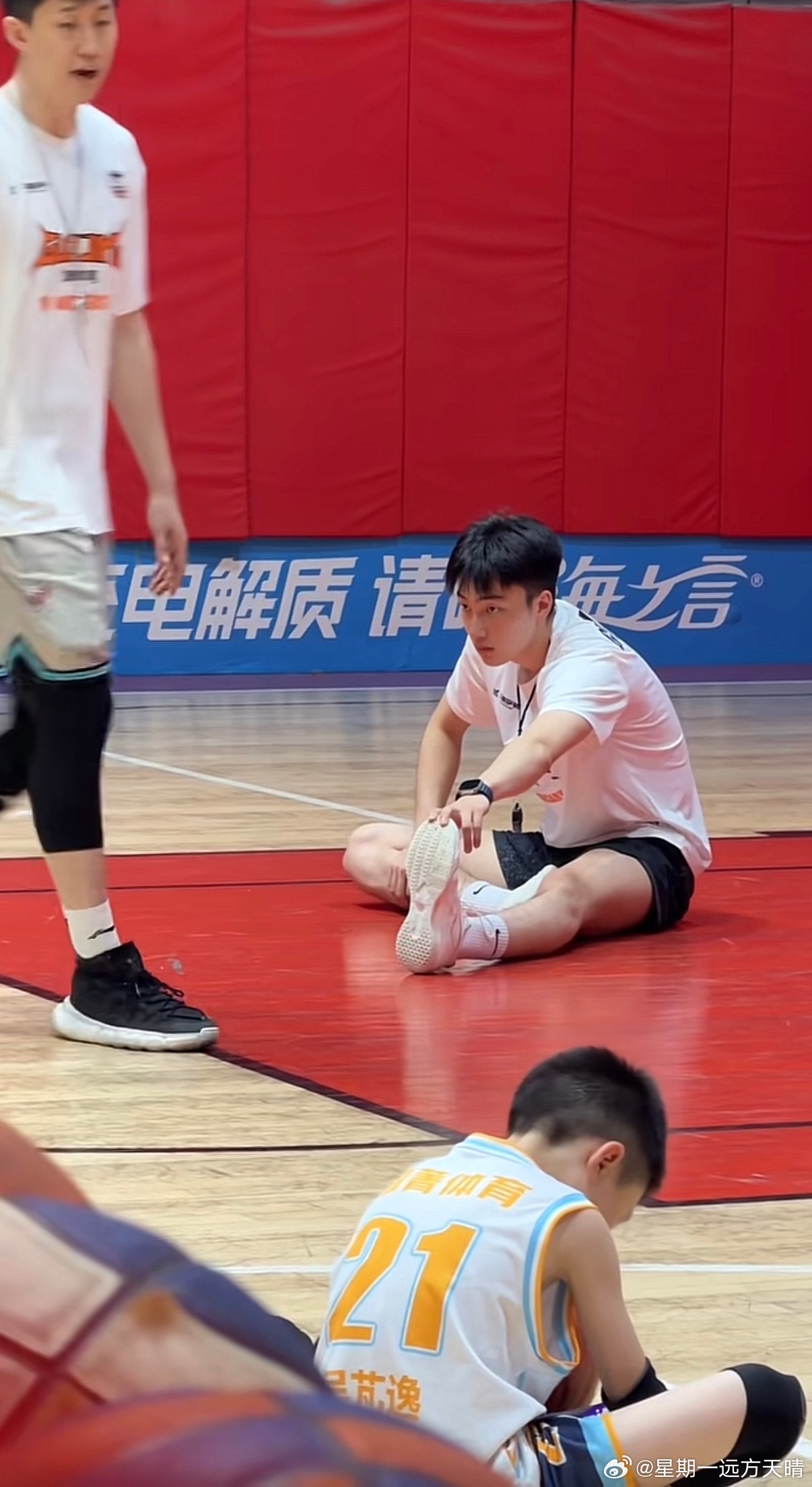 苏禹铭 这篮球教练有点太帅了～辽宁男篮