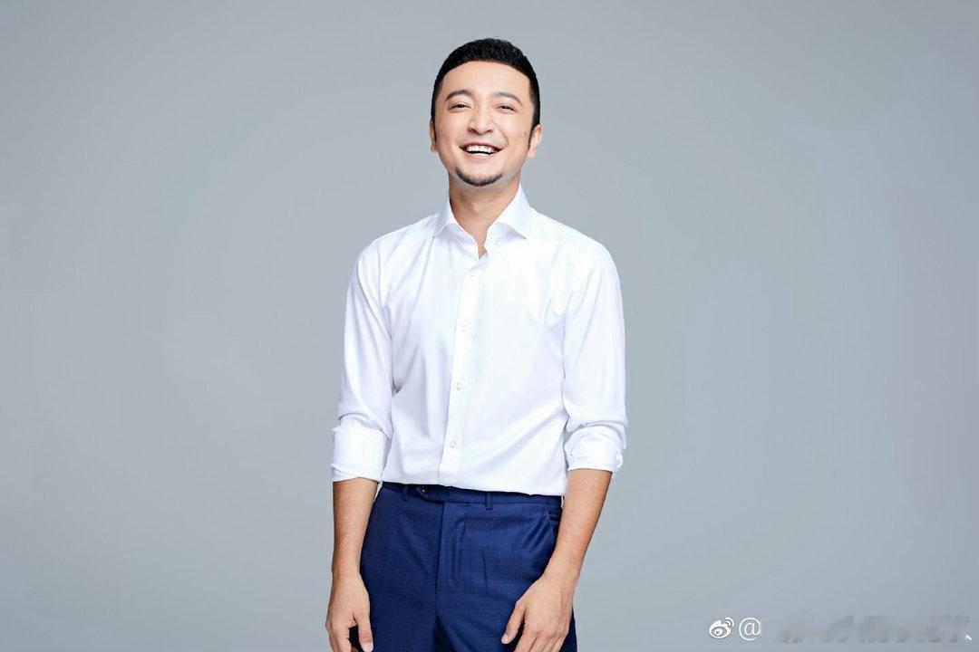 撒贝宁打网球追着摄像杀撒贝宁、尼格买提网球对局笑点爆棚！撒贝宁追着摄像打球，转头