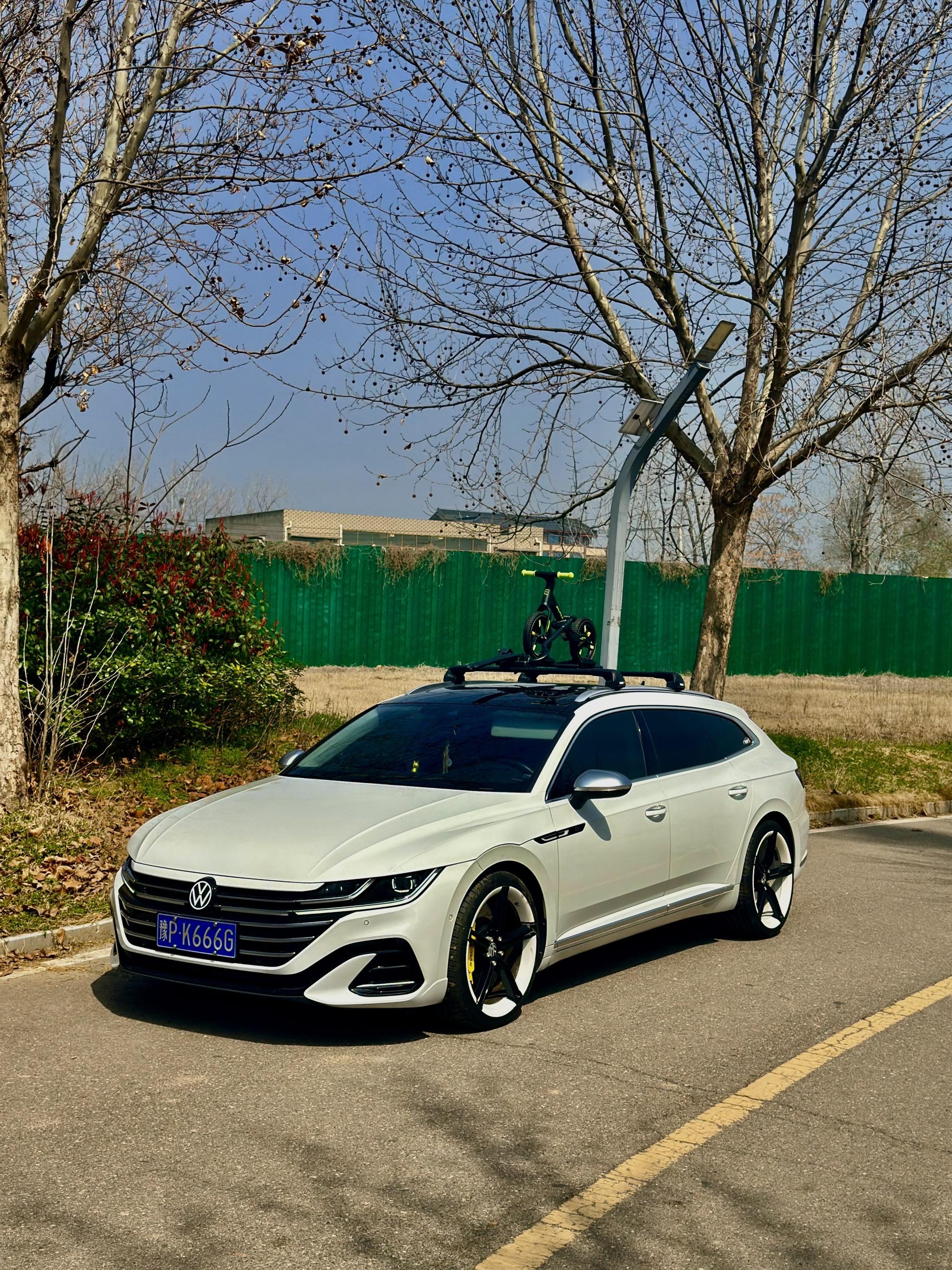 大众CC旅行版。当初那个停完车都要回头看一眼的车子 现在看腻了嘛？