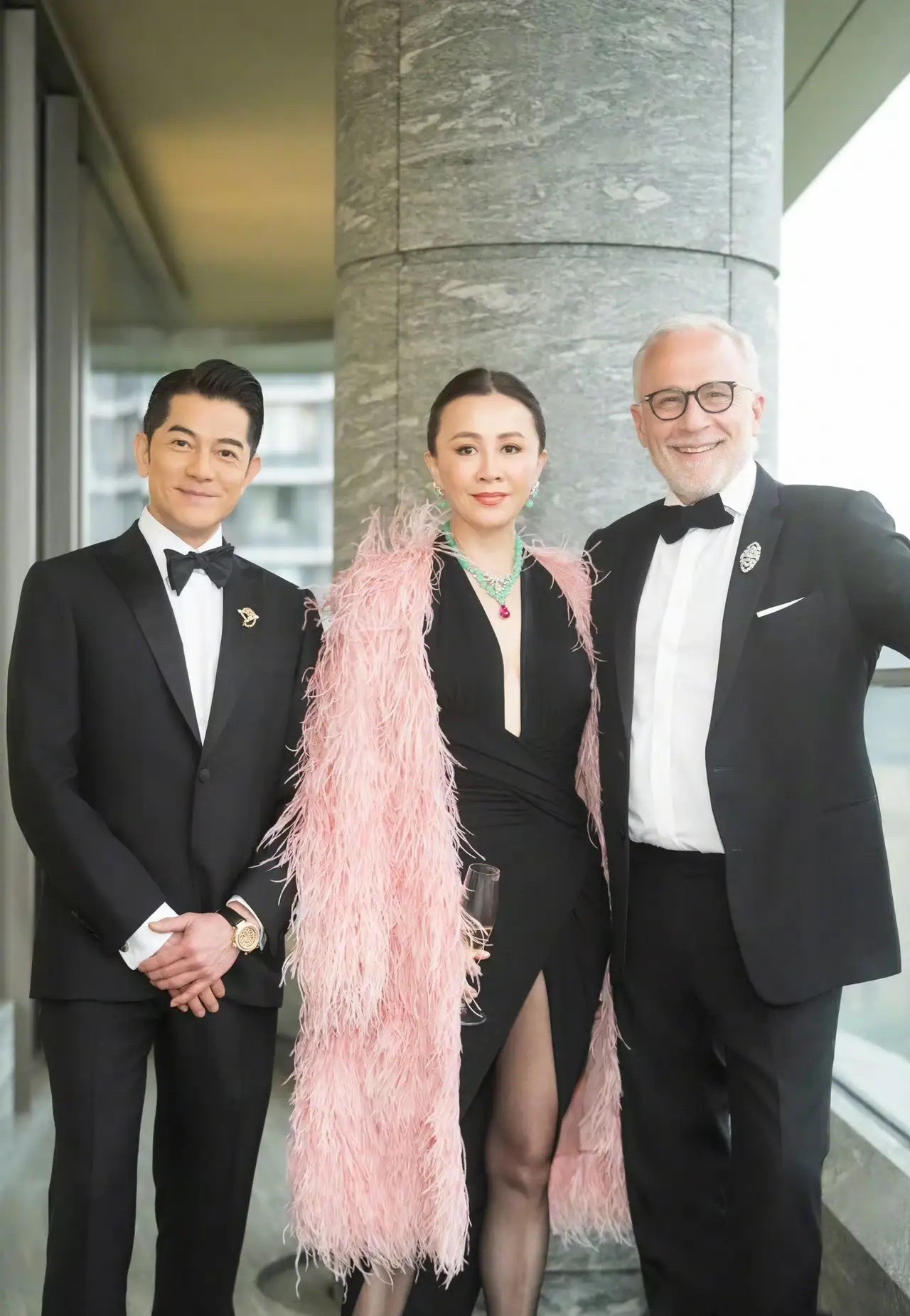 60岁的刘嘉玲和郭富城一起出席卡地亚珠宝活动，品牌方找她简直是找对人了，嘉玲姐妥