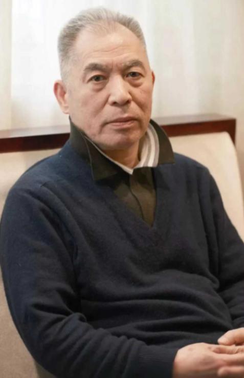 著名作家梁晓声的小姨20多岁时，未婚怀孕，誓死不说孩子的父亲是谁，最后被开除，生