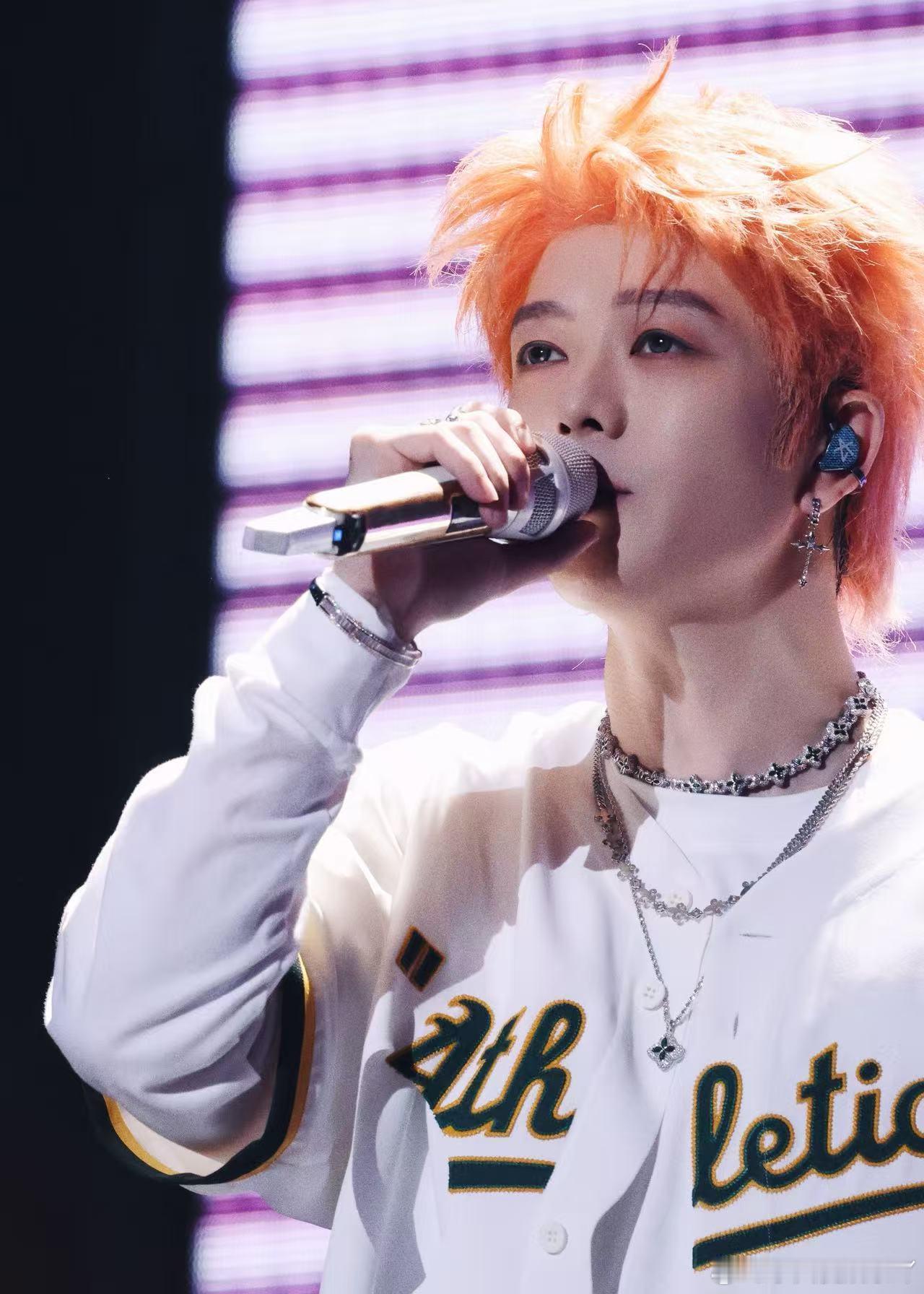 王栎鑫最想和陈奕迅合作舞台 陈奕迅可以说是很多歌手心中的榜样，王栎鑫也不例外，直