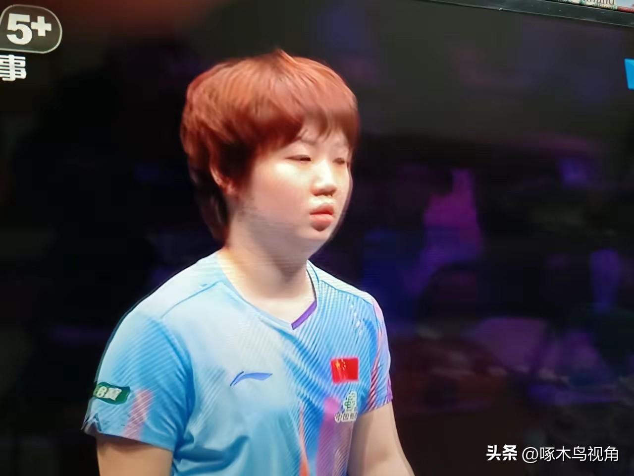 这不打崩了吗？最后一局多少个自杀球了？完全是无心恋战了。头一次看见莎莎被人打成这