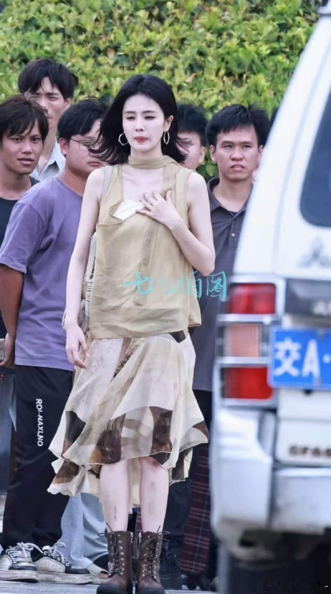 白鹿腿上好多淤青白鹿腿上好多伤口 啊拍新戏腿上怎么会这么多伤口 白鹿[超话] ​