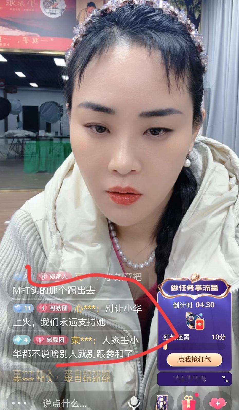 “小蒙娘”刚停播，养的“狼崽子”就开播了。
刀刀见血。
毫无征兆，68岁的王金凤