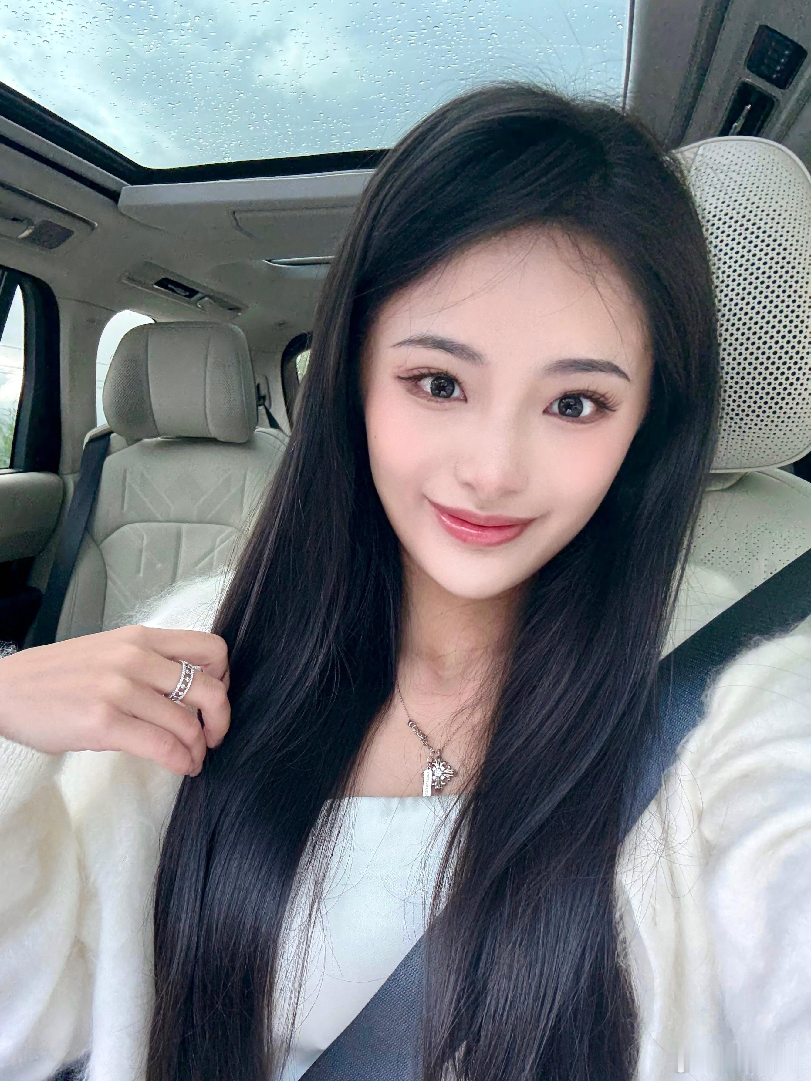 今天终于有空带大白9X去洗白白啦！[yeah]一个月开了小一千公里，能耗大家参考