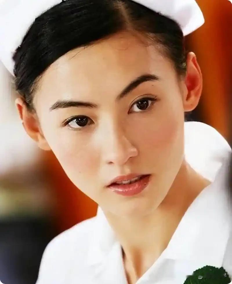 张柏芝，除了美貌还剩什么看到45岁的张柏芝最近成为上海乐高乐园的“冬日星愿大使”