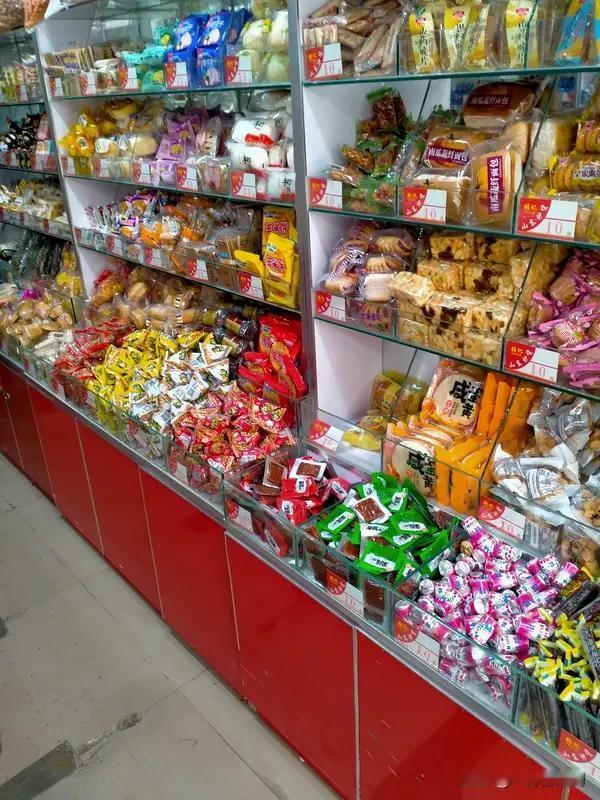 2026年2月2日13时左右
西安一家“好想来”零食店
在两个初中女生付款离店后