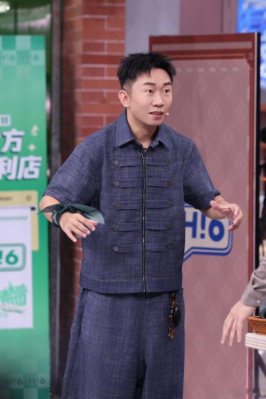 孟子义说怎么在哪都能看见杨迪你好星期六本以为是浪漫氛围感舞会桥段，结果被杨迪和孟