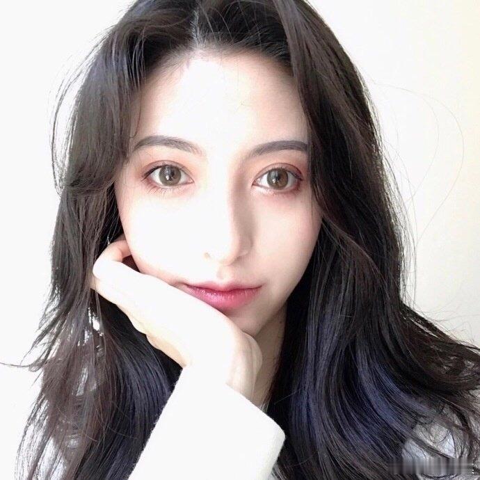 我曾经介意过很多事 介意你对我忽冷忽热 介意你离开我 而如今 我常说的一句话就是