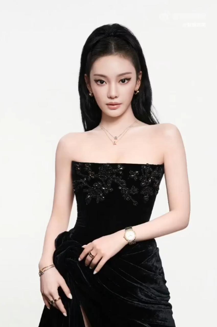 宁艺卓本人下场点名素人！
宁艺卓亲自下场挂了两名黑粉，导致两名黑粉账号被永久封禁