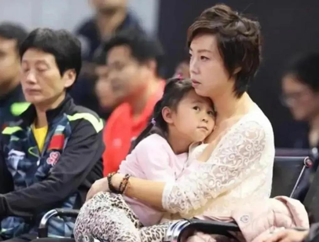 2009年，28岁的世界乒乓球冠军张怡宁嫁给了48岁身价300亿的香港富豪徐威。