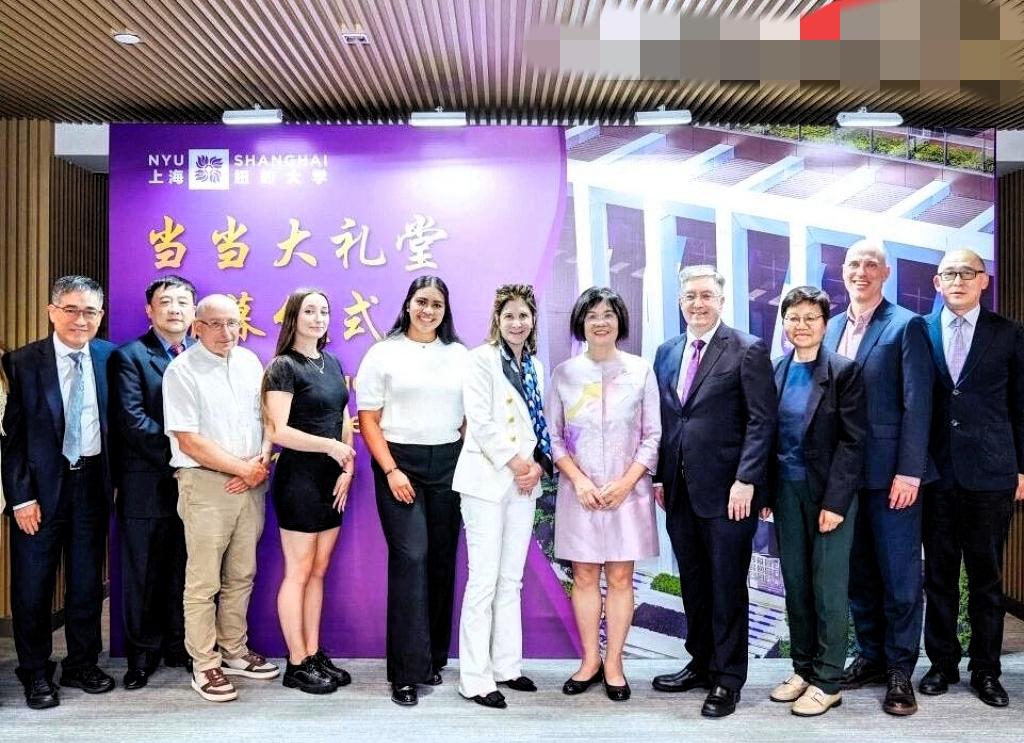 李国庆刚刚宣布大婚不久，俞渝就在上海捐款，在上海纽约大学设了一个当当大礼堂。这笔