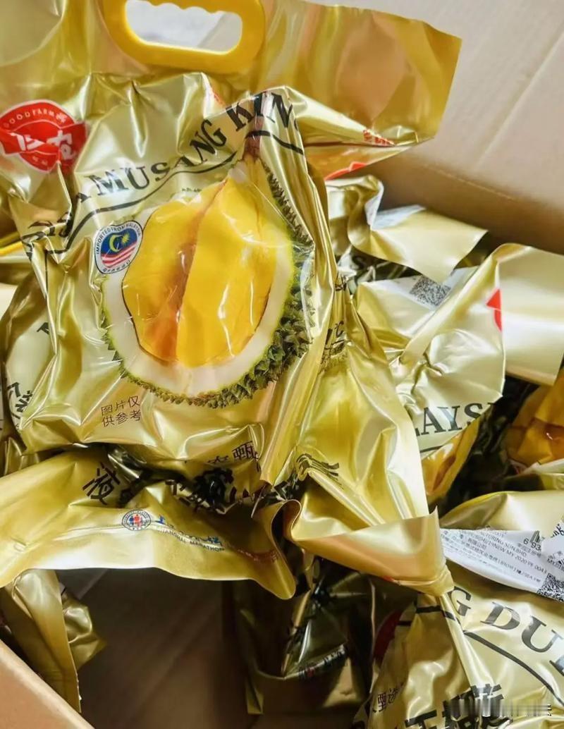 山东济南，男子花158元在超市买了个液氮冷冻榴莲，可刚结完账出来，就发现榴莲已经