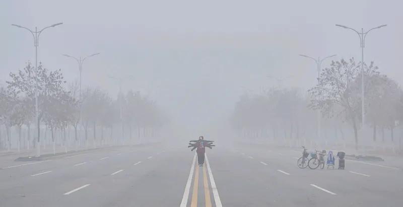 七绝 新春赞
一元復始乙已现，
千家万户接新年。
万众高歌颂神州，
亿元大财庆团