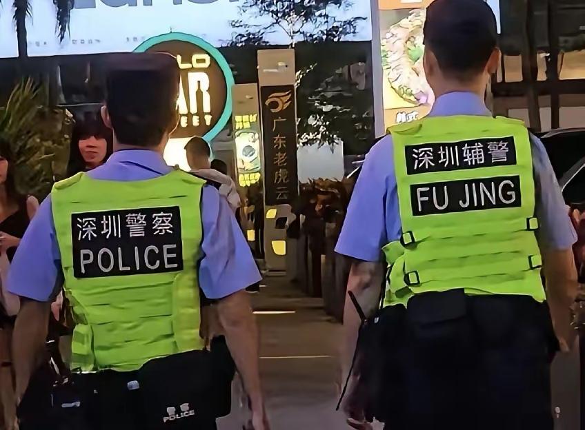 民警并不一定是辅警的直接领导，民警与辅警是指挥协作关系，辅警在民警指挥或带领下开