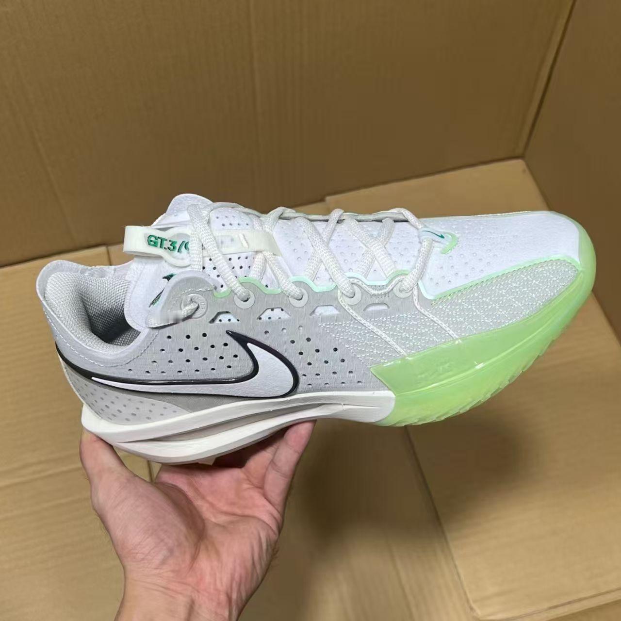 兄弟们，GT3篮球鞋，有需要私我，全网最低价[可怜][可怜] ​​​